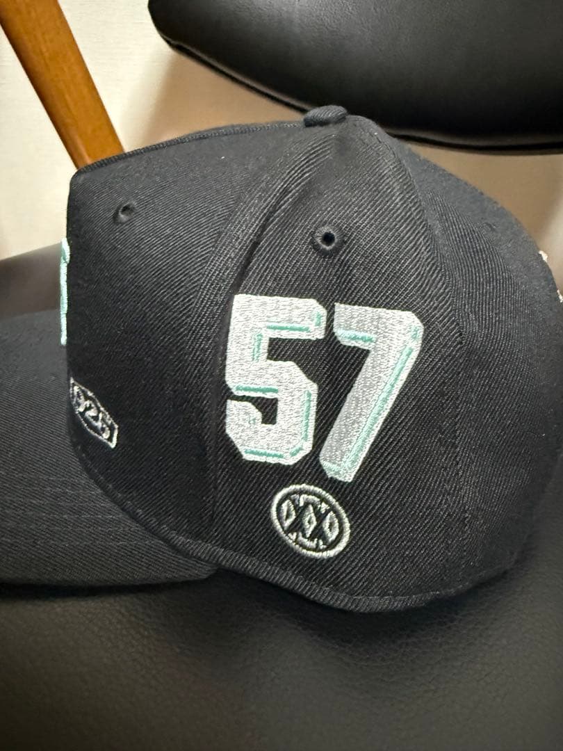 未使用　TWNTY TWO NY TIFFANY SNAPBACK CAP