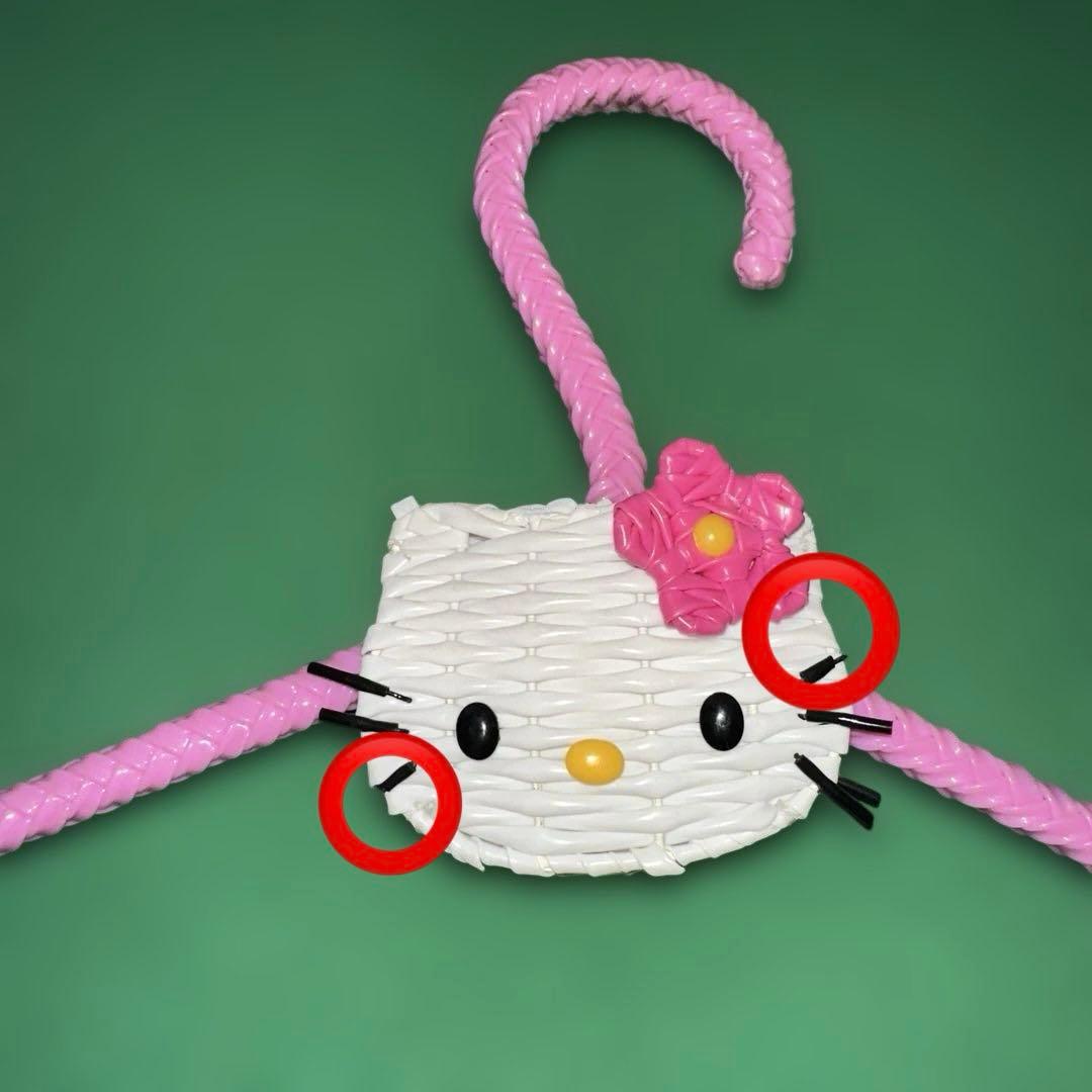 ハローキティ　編みカゴ　編みハンガー