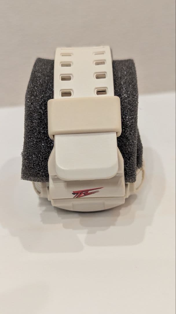 [希少モデル] G-SHOCK GA-120-A ホワイト ランドクルーザー