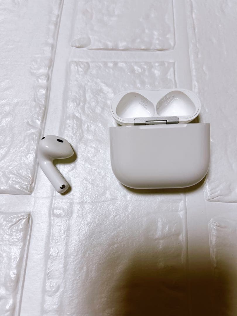 AirPods4アクティブノイズキャンセリング搭載　左耳のみ　充電ケース　箱付き