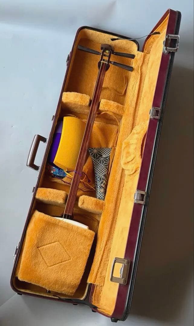 三味線　中竿　東サワリ　皮破れ無し　撥・ハードケースなど付属品多数