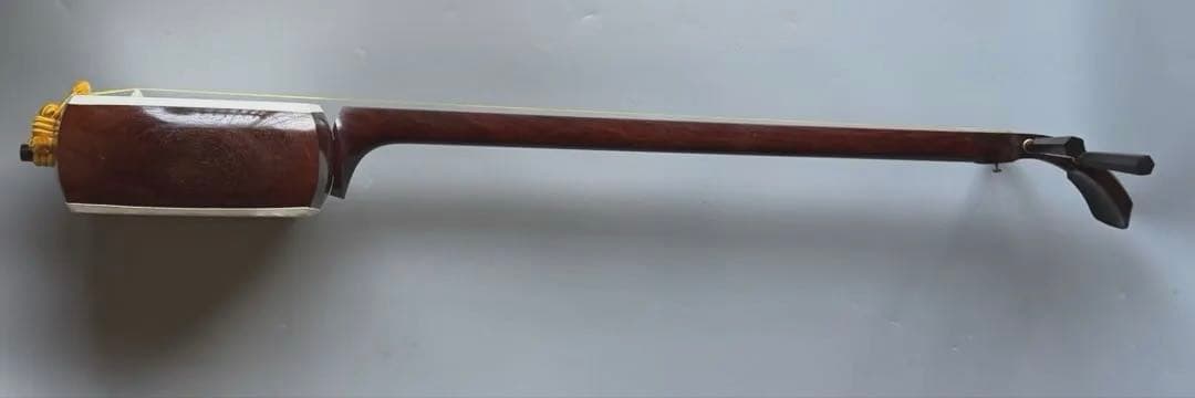 三味線　中竿　東サワリ　皮破れ無し　撥・ハードケースなど付属品多数