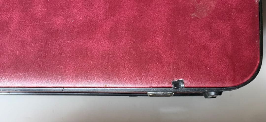 三味線　中竿　東サワリ　皮破れ無し　撥・ハードケースなど付属品多数