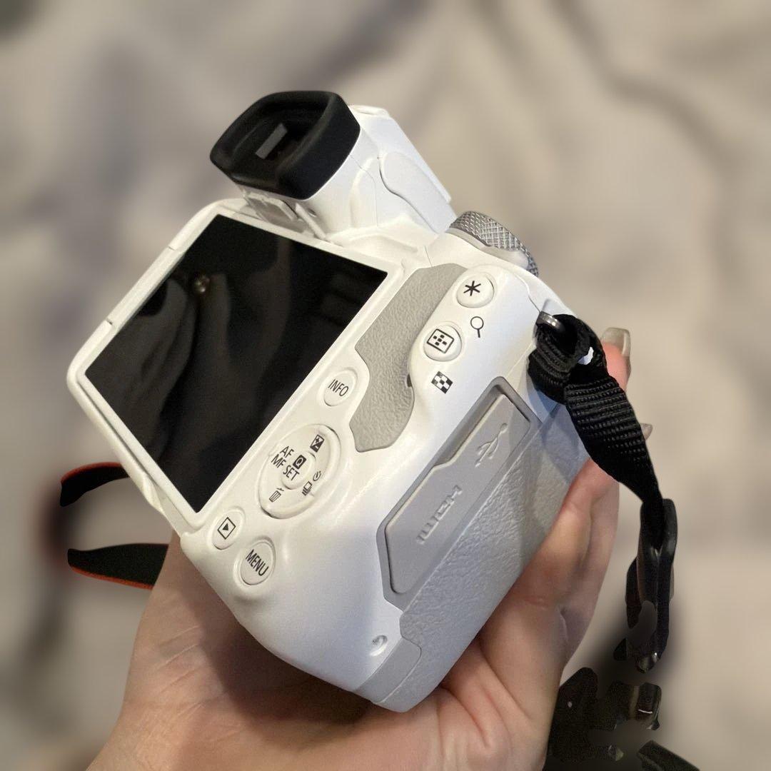 Canon EOS R50 ミラーレス レンズキット ホワイト 美品 おまけ付