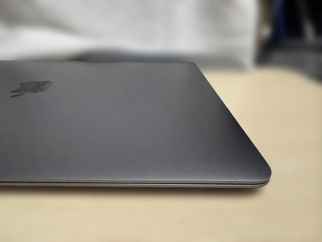 Mac book air M1 バッテリー　100% 放電回数4回