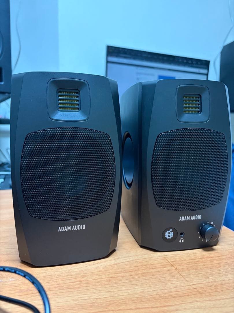 スピーカー・ウーファー ADAM AUDIO D3V black