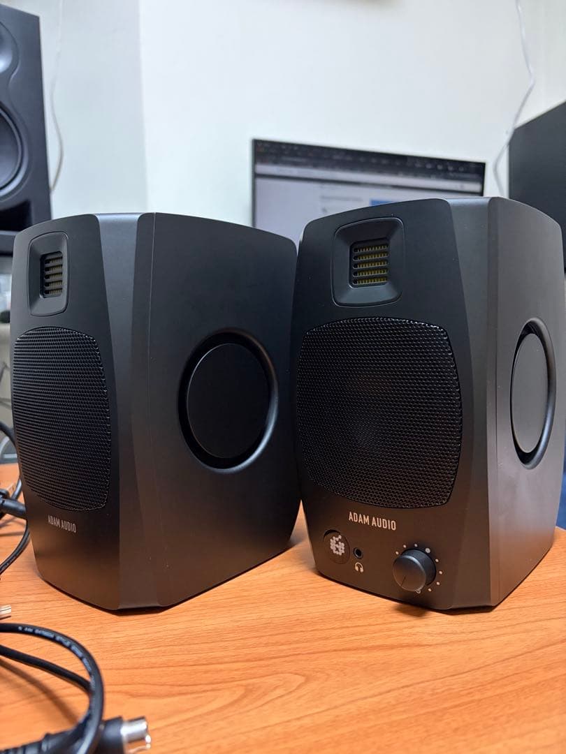 スピーカー・ウーファー ADAM AUDIO D3V black