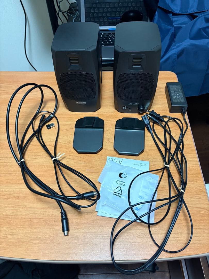 スピーカー・ウーファー ADAM AUDIO D3V black