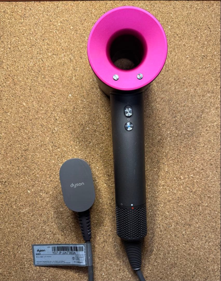 特徴的デザイン ヘアドライヤー