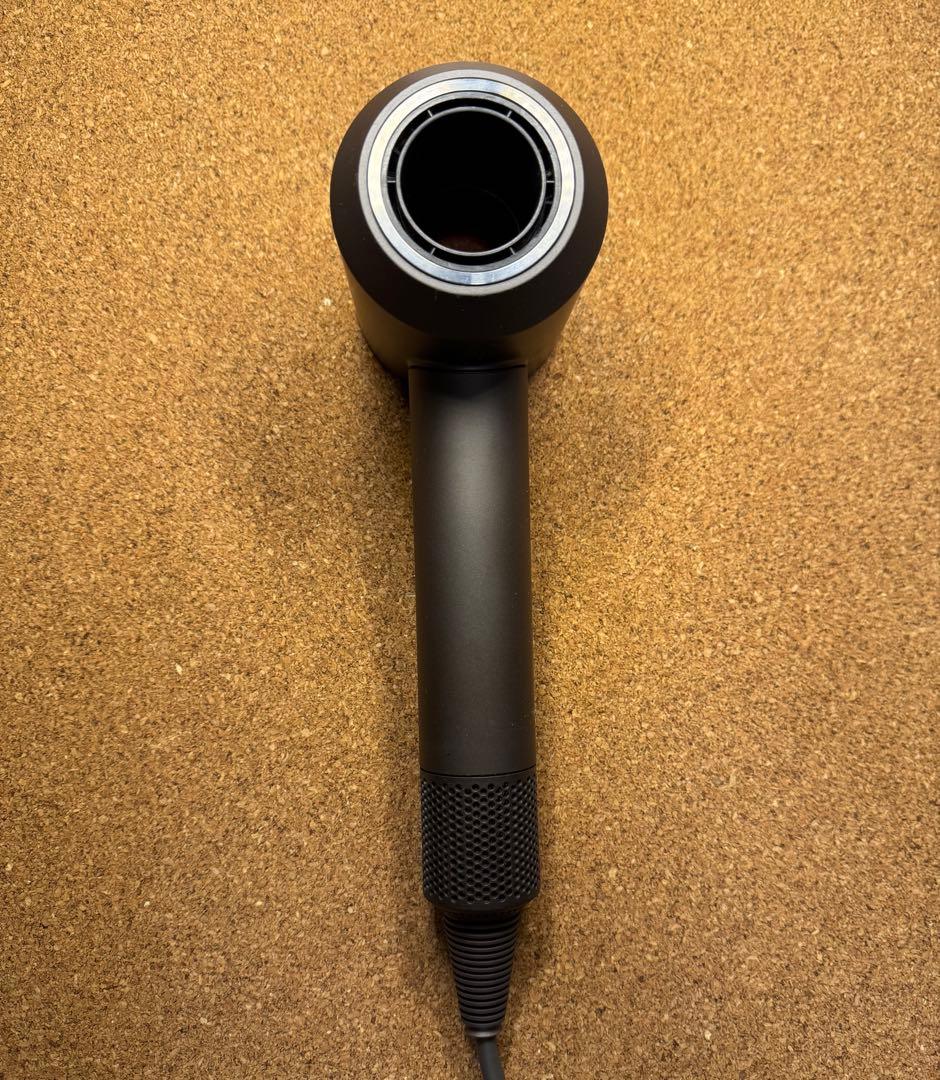 特徴的デザイン ヘアドライヤー