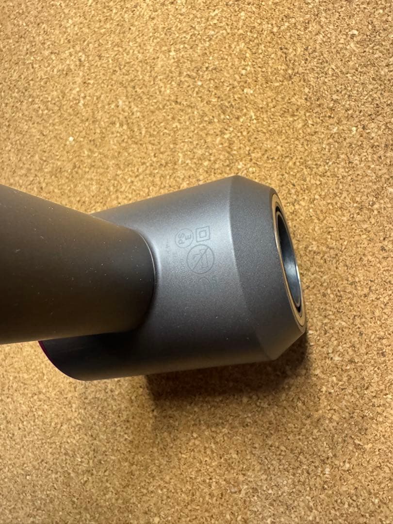 特徴的デザイン ヘアドライヤー