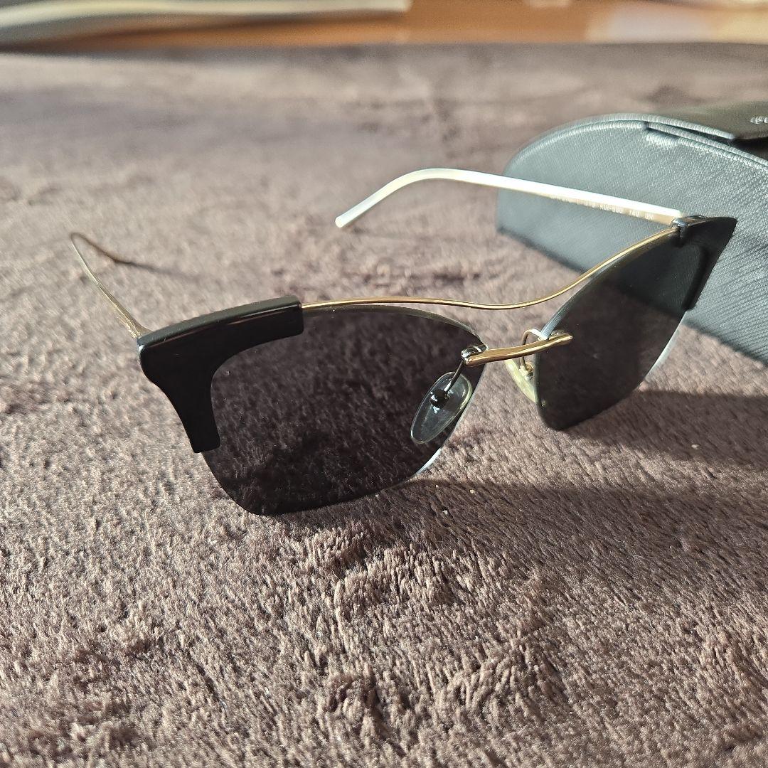 ガン子 PRADA キャットアイ サングラス ケース付き,