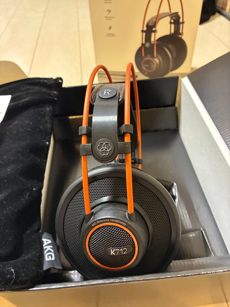 AKG K712 PRO　スタジオモニターヘッドホン