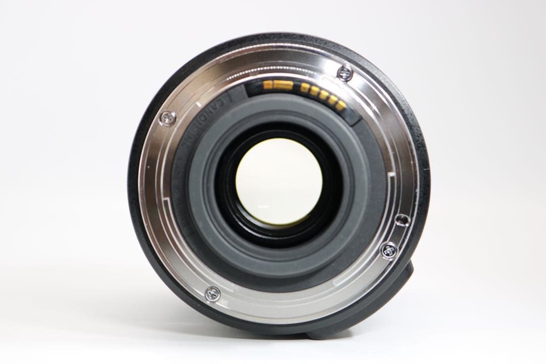 美品 【Canon EF-S 18-135mm IS】 EFレンズ　安心保証あり