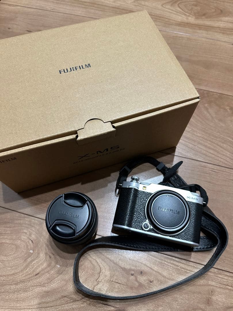 Fujifilm X-M5 シルバー　XC14-45レンズキット