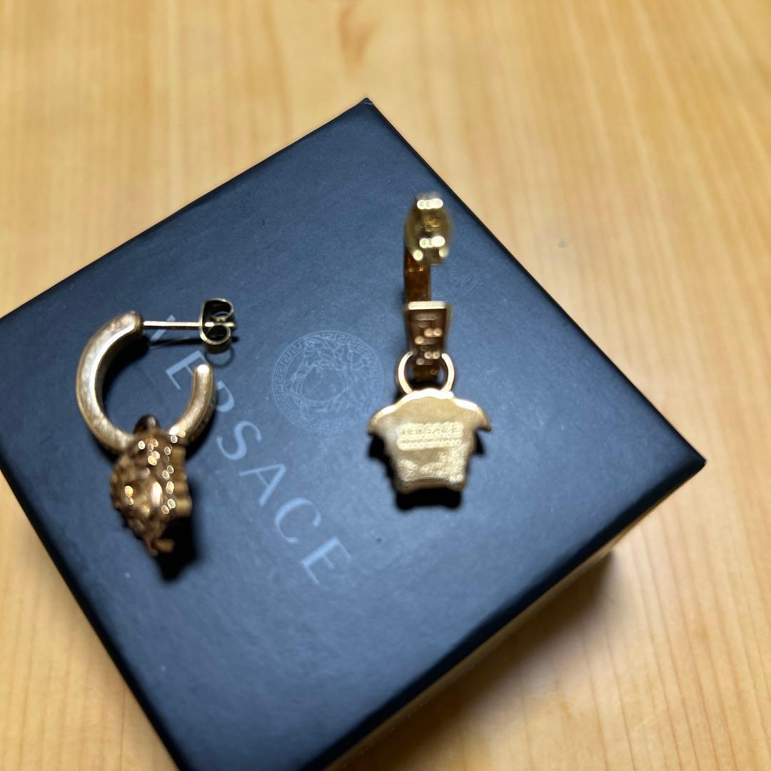 ヴェルサーチピアス