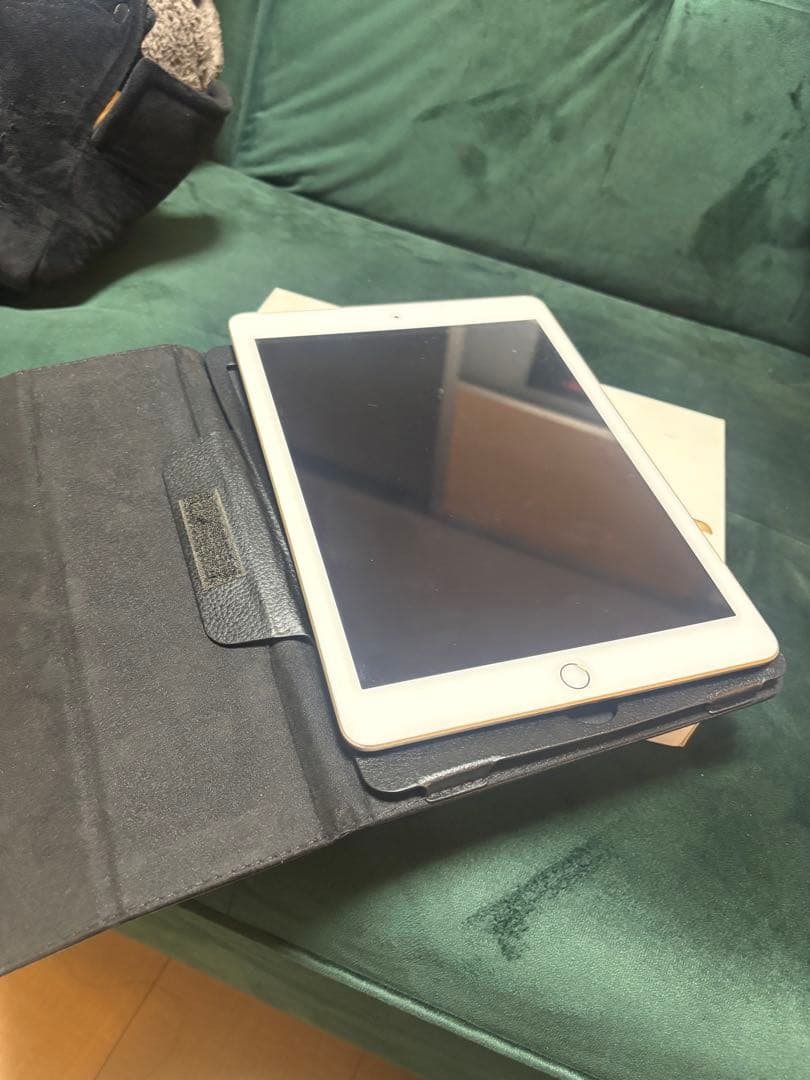 ま*ー様 iPad第5世代 ゴールド本体