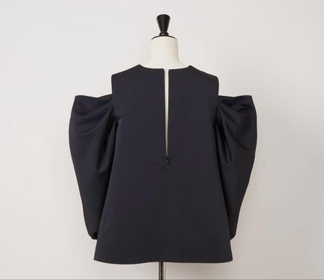 【新品未使用タグ付】Heve へイヴ　カットオフショルダー　ブラック