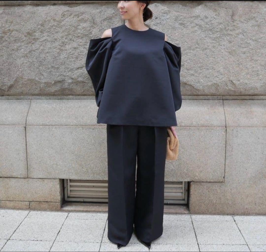 【新品未使用タグ付】Heve へイヴ　カットオフショルダー　ブラック