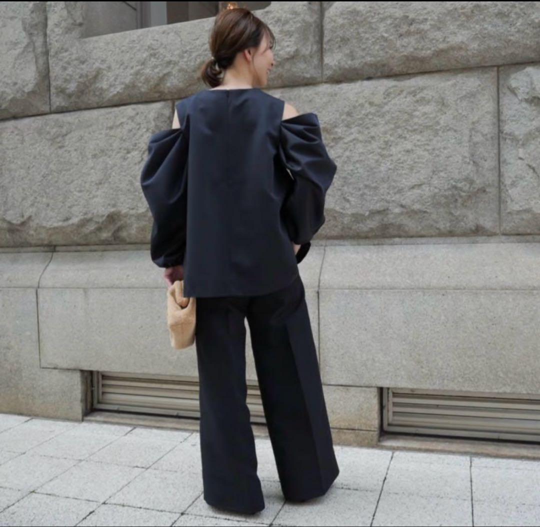 【新品未使用タグ付】Heve へイヴ　カットオフショルダー　ブラック