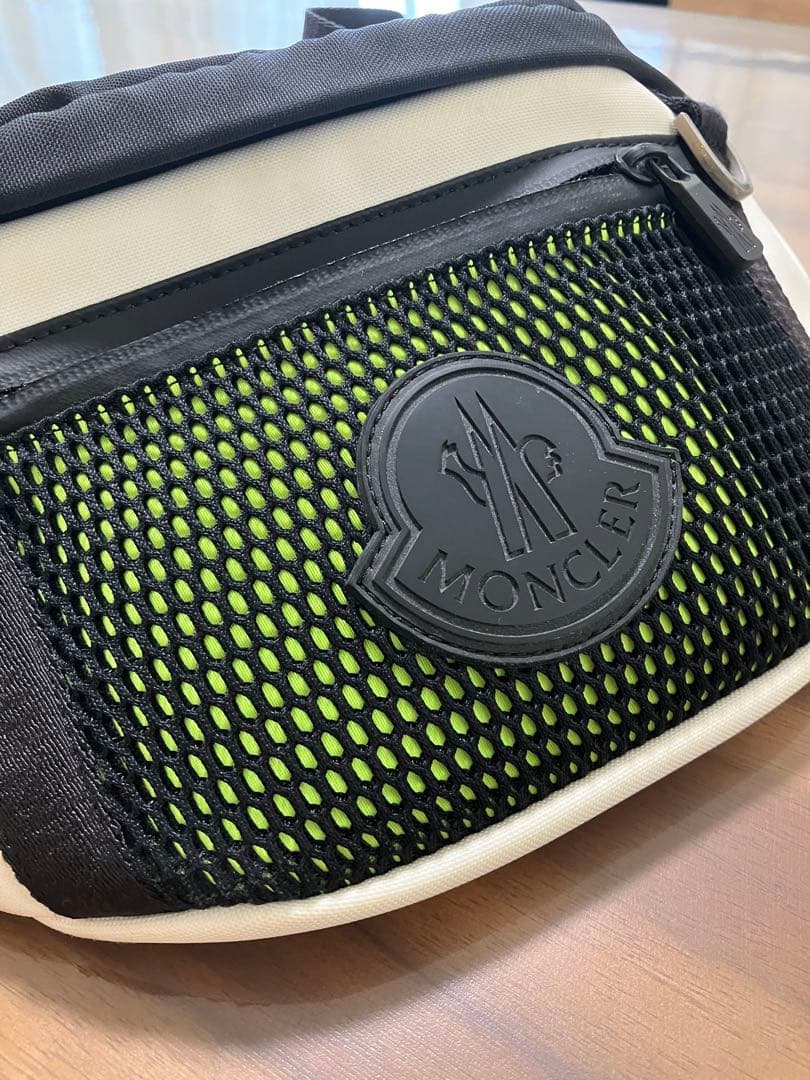 MONCLER モンクレールロゴベルトバッグ
