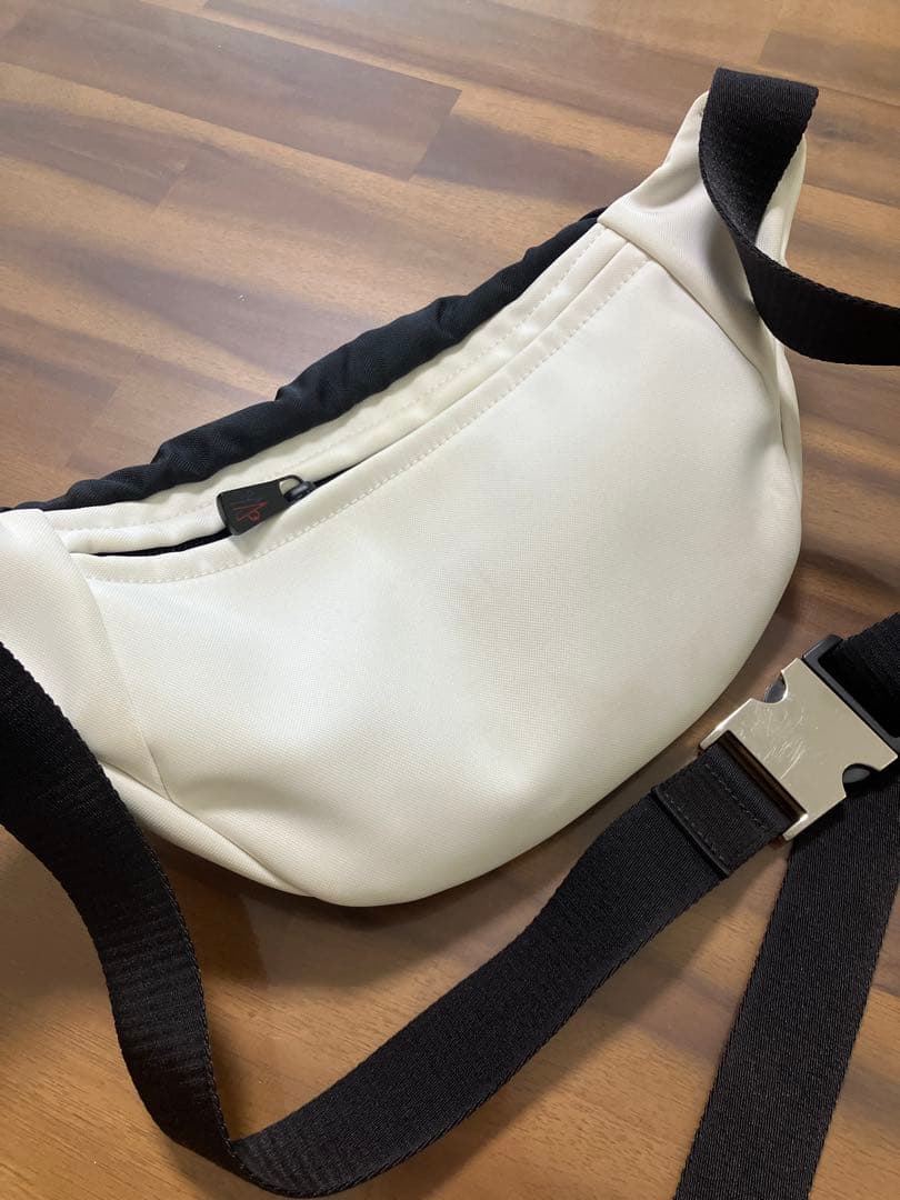 MONCLER モンクレールロゴベルトバッグ