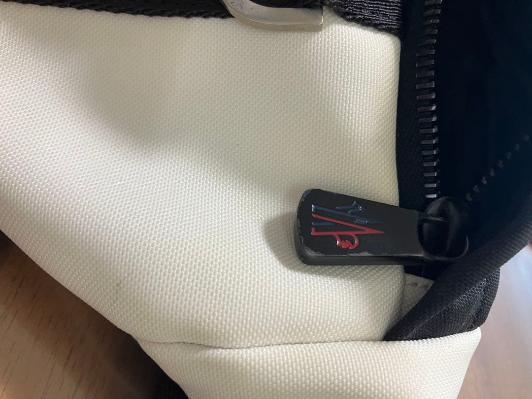 MONCLER モンクレールロゴベルトバッグ