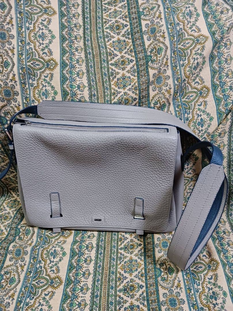 和ぴち　フルラ ジョーヴェ ショルダーバッグ 大容量