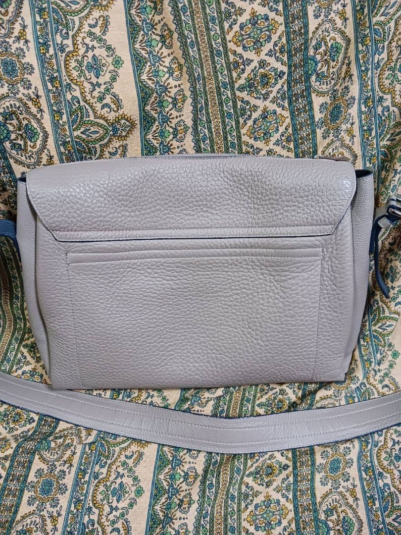 和ぴち　フルラ ジョーヴェ ショルダーバッグ 大容量