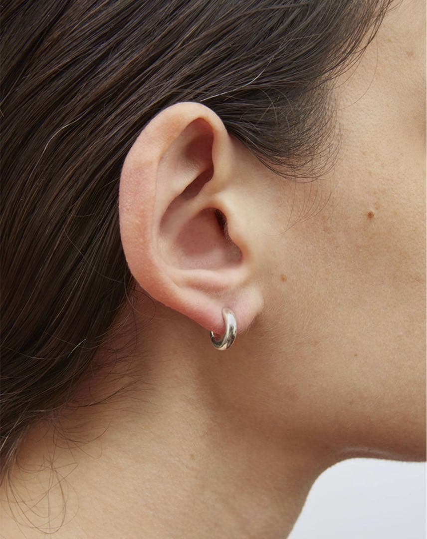 スピネリキルコリン　MINI MACROHOOP SILVER ピアス