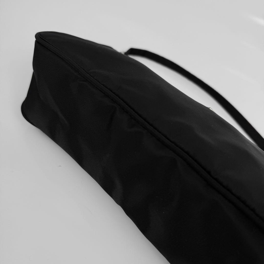 【美品】PRADA プラダ アクセサリーポーチ ハンドバッグ 肩掛け 黒 白タグ