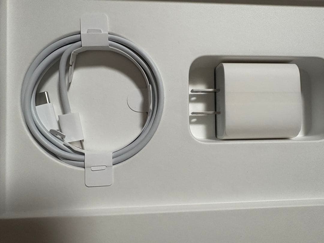 ⭐️値下げ　Apple iPad Air (第5世代) ＋キーボードとペン（純正）