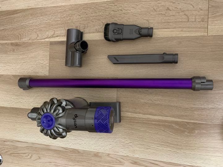 Dyson V6 Motorhead 本体（ジャンク）＋充電器&スタンド付