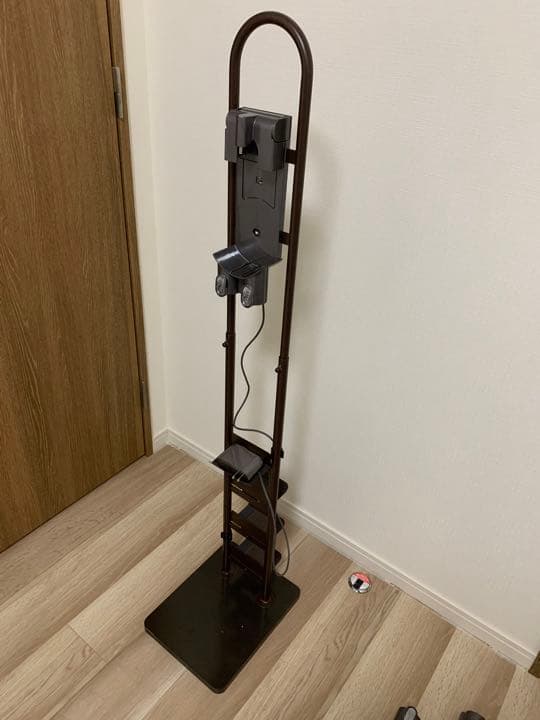 Dyson V6 Motorhead 本体（ジャンク）＋充電器&スタンド付