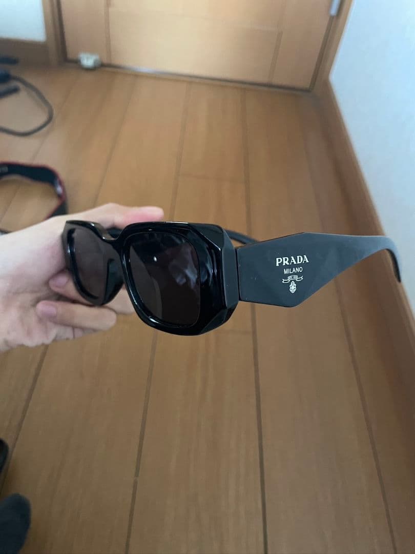 PRADA スクウェア型 サングラス
