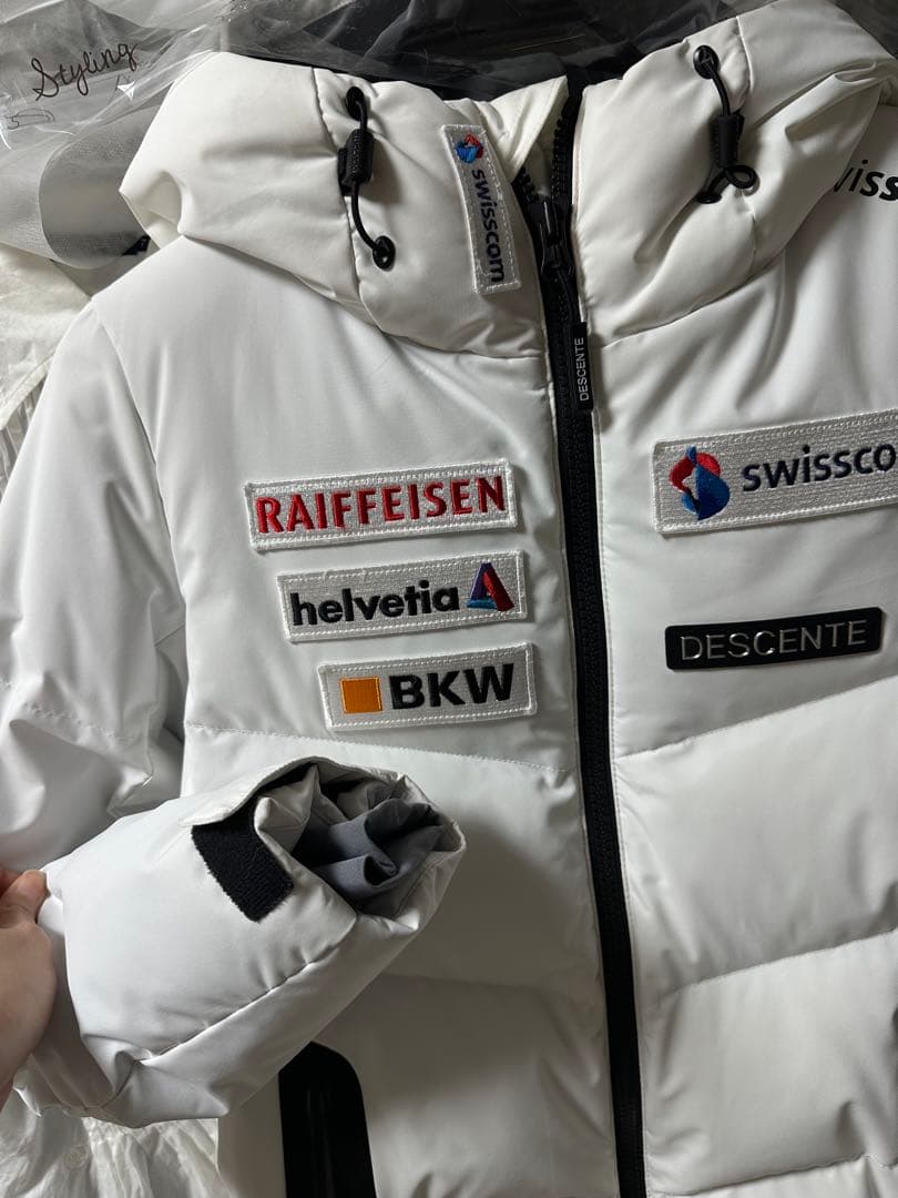 正美品DESCENTE ホワイト スキーウェアダウン
