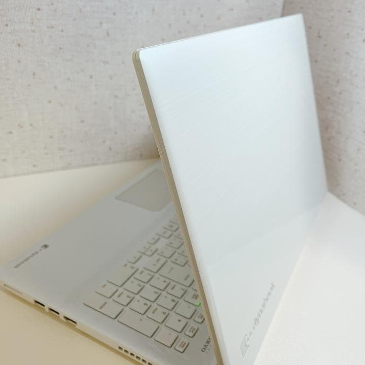 かわいいホワイト✨人気の東芝ノートパソコン｜爆速SSD512GB｜カメラ付き