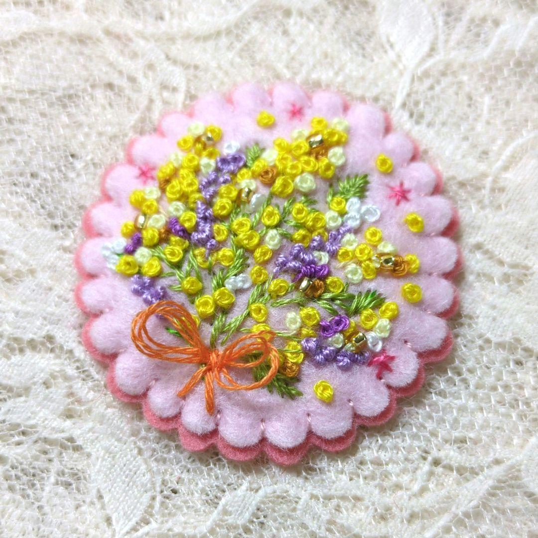 [専用　こり様]ブローチ 刺繍 フェルト ストラップ ミモザ