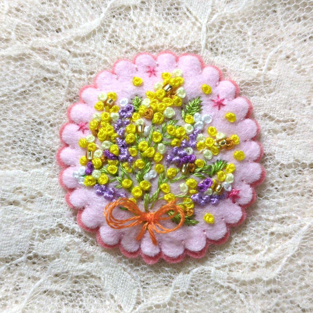[専用　こり様]ブローチ 刺繍 フェルト ストラップ ミモザ