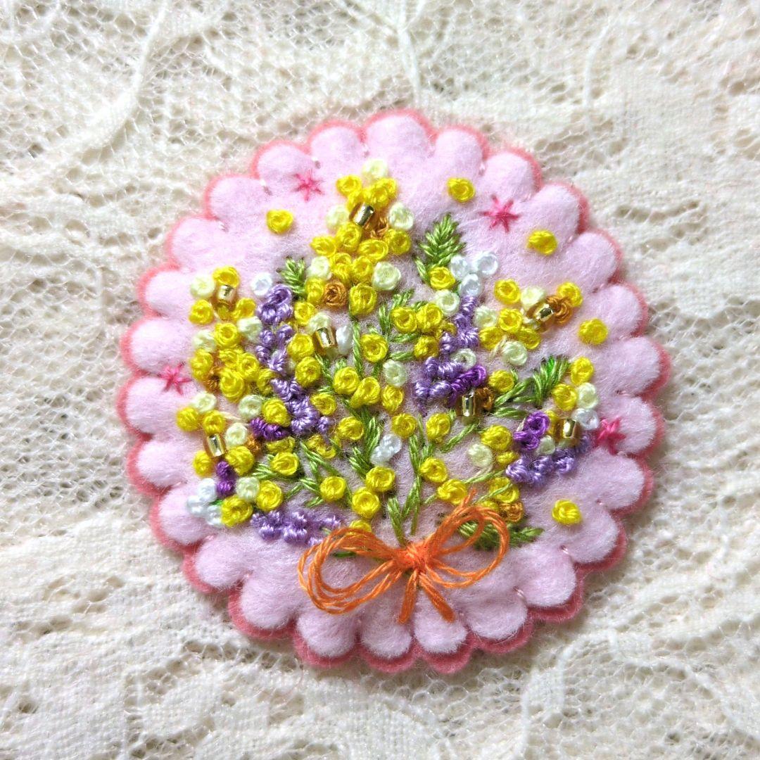 [専用　こり様]ブローチ 刺繍 フェルト ストラップ ミモザ