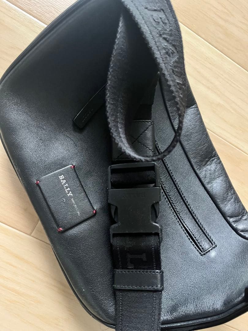 BALLY レザーショルダーバッグ