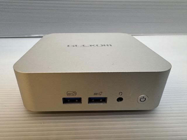 GEEKOM A8 AMD Ryzen9 8945HS 32GB ミニPC