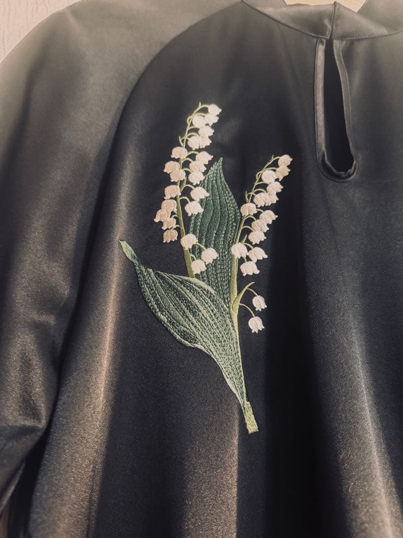 ぐ*み様 iconology 花を着るブラウス 鈴蘭