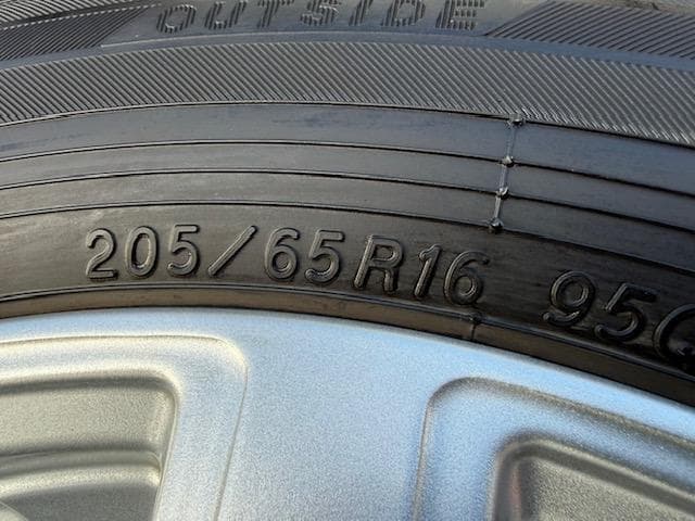 ヤリスクロス C28 セレナ スタッドレスセット 205/65R16 2020年