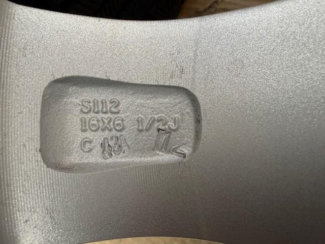 ヤリスクロス C28 セレナ スタッドレスセット 205/65R16 2020年