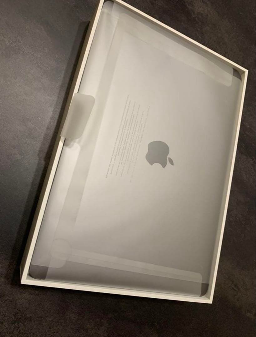 Apple MacBook シルバー 2020 16GB
