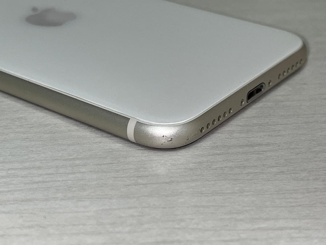 り*。様 Apple iPhone SE 第3世代 64GB