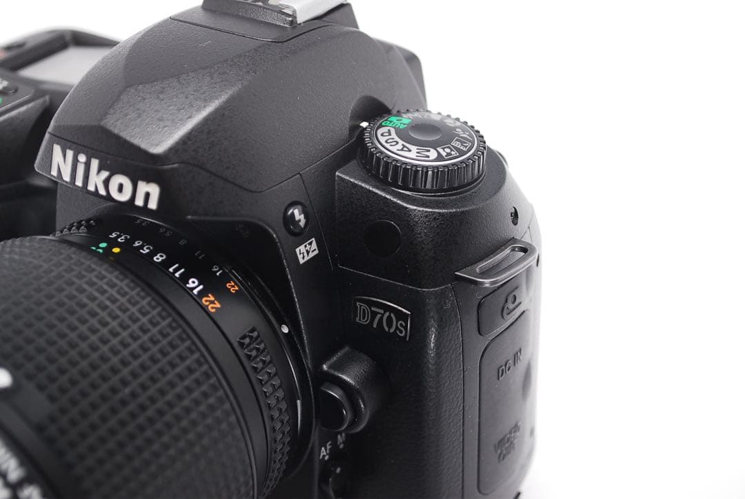 希少CCDセンサー搭載✨深みのある発色✨Nikon D70s✨一眼レフカメラ