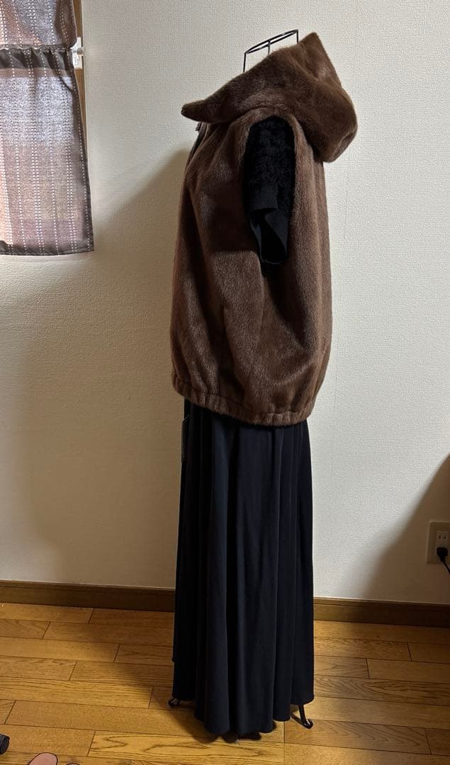 【ATELIER BRUGGE】シャーリングファーフーデッドベスト　2025