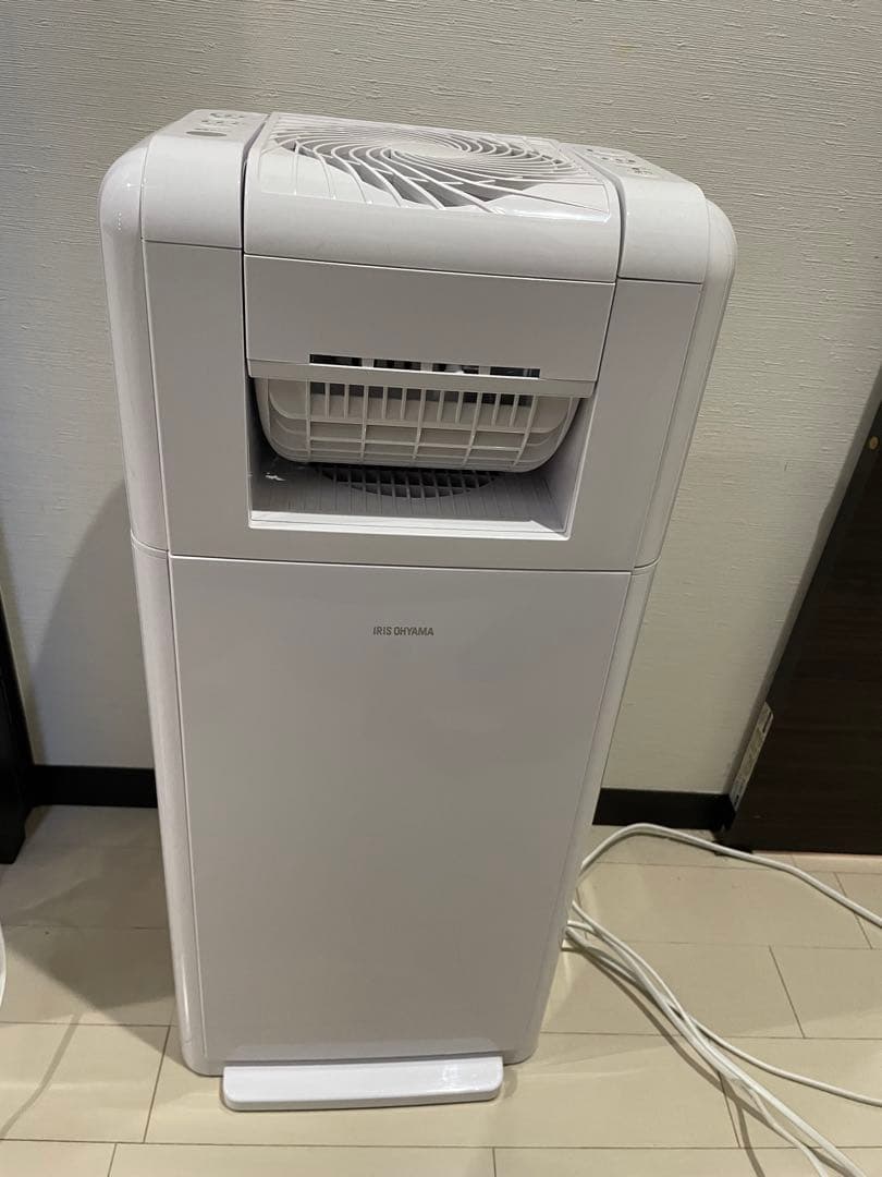 サーキュレーター除湿機　8L アイリスオーヤマ　衣類乾燥除湿機　2023年製